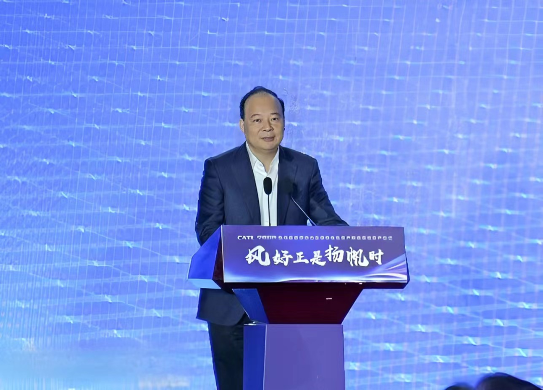 02-配文插图-云顶集团董事长、总经理曾毓群发表致辞.png